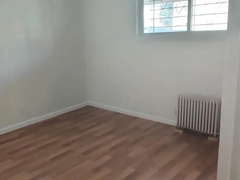 master/1st bedroom