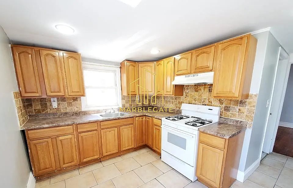 1st image of 182 Dewey St #22