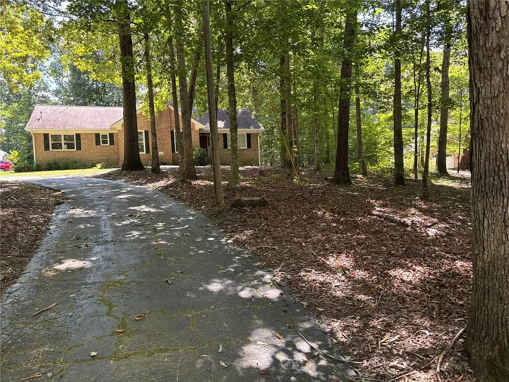 3 bed, 2.0 bath, 1876 sqft, $2,495 — Photo 2