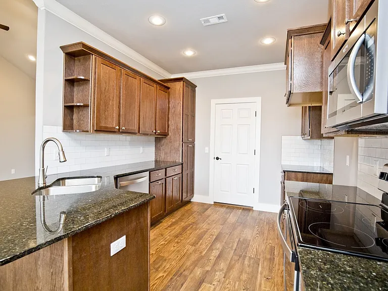 308 Alder St — Photo 12