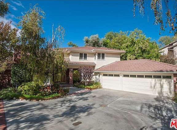 3rd image of 4939 Hood Dr