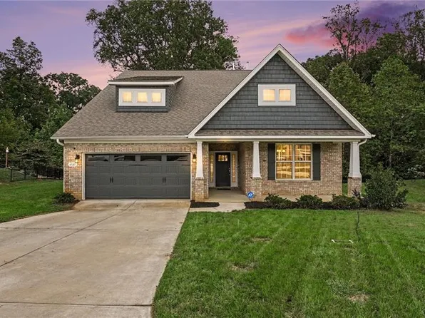 4581 Olivine Ln, Pfafftown, NC 27040