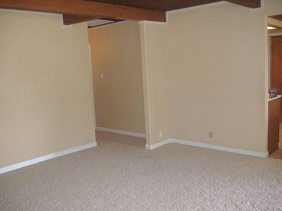 Livingroom to hall