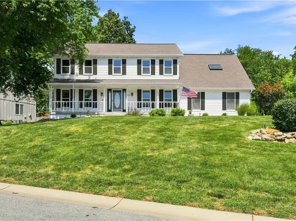 2700 NW Bent Tree Cir, Lees Summit, MO 64081