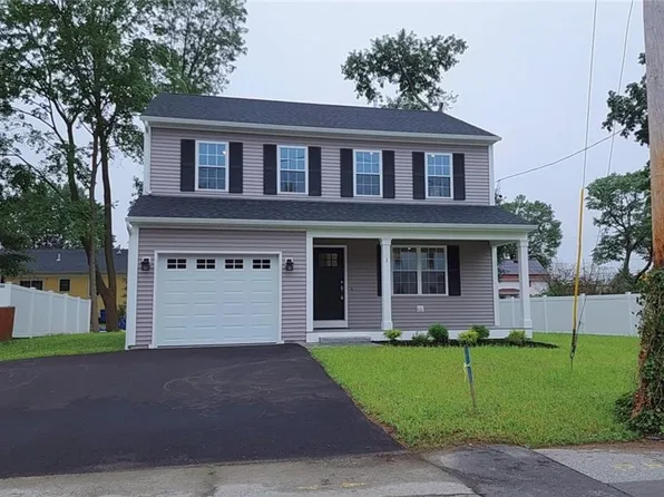 3 Sutcliffe Ave, Lincoln, RI 02865