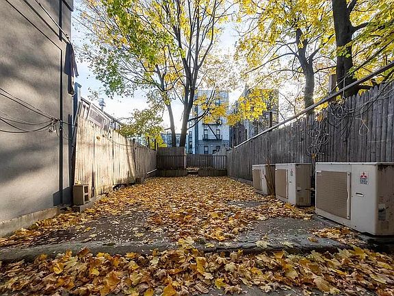 4th image of 828 Saint Johns Pl #1L