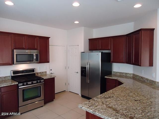 2nd image of 15032 W GLENROSA Avenue W
