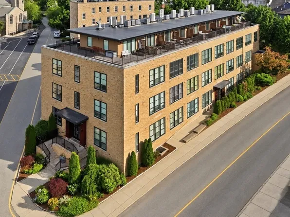 1 Saint Clare Rd APT 16, Medford, MA 02155