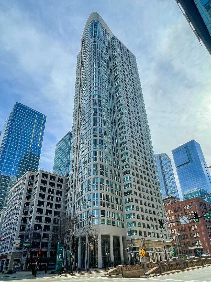 345 N Lasalle St — Photo 1