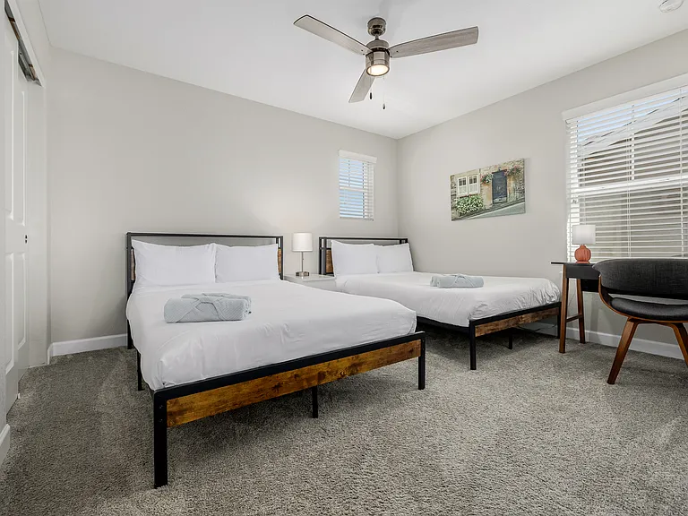 10406 Akron St — Photo 33