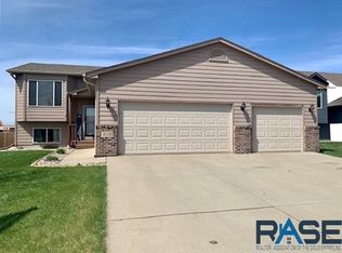 215 Jenny Ave, Tea, SD 57064