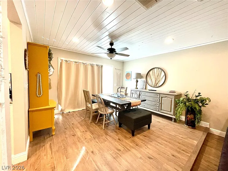 2246 Windsor Dr — Photo 9