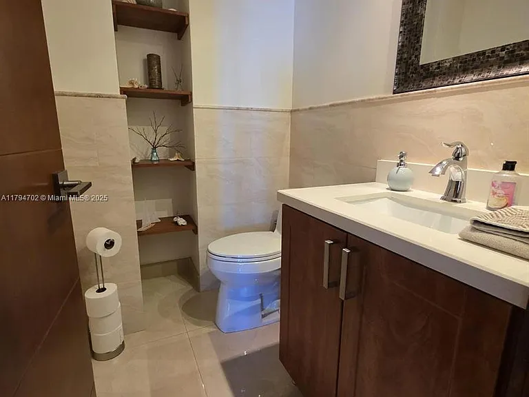 9225 Collins Ave #1409 — Photo 29