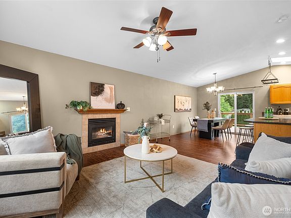 4th image of 3327 139th Avenue NE