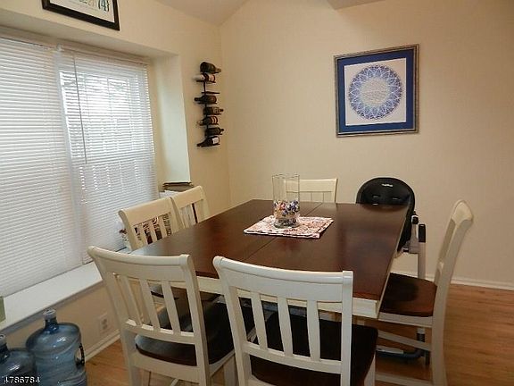 4th image of 76 Winchester Way #0