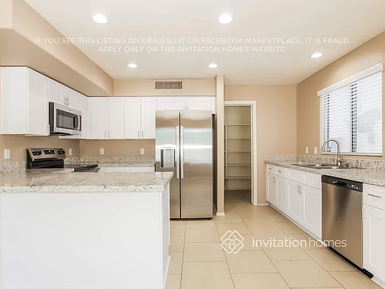 13442 W Rose Ln — Photo 7