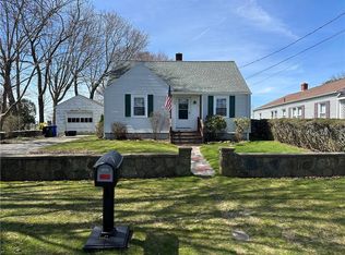 1 Westwood Rd, Bristol, RI 02809