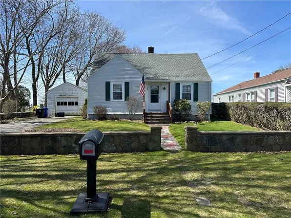 1 Westwood Rd, Bristol, RI 02809