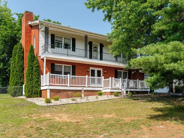 257 Edge Wood Dr, Shenandoah, VA 22849