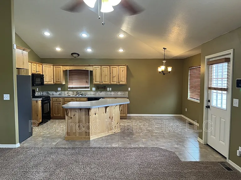 214 Brookwood Dr — Photo 7