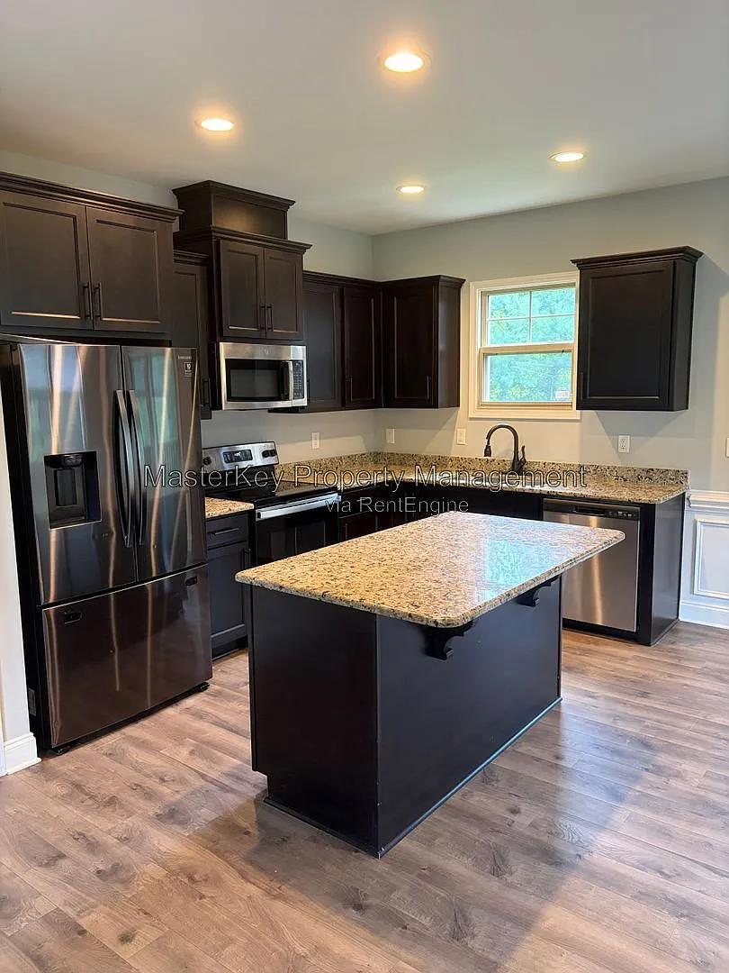 3 bed, 2.5 bath, 1879 sqft, $2,325 — Photo 4