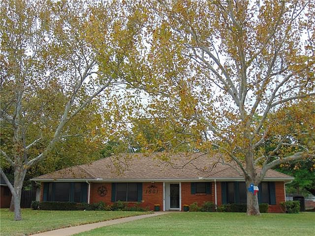 1st image of 1501 Roanoak Dr