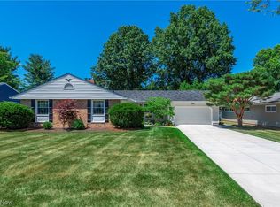 22586 Meadowhill Ln, Rocky River, OH 44116