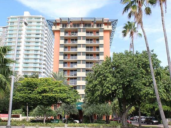 4th image of 2951 S Bayshore Dr