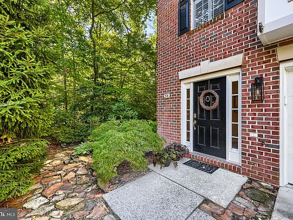 2nd image of 218 Wintergull Ln