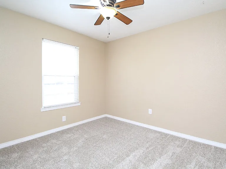416 Bremen Ave — Photo 17