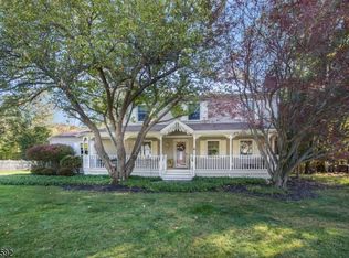 11 Falcon Ln, Long Valley, NJ 07853