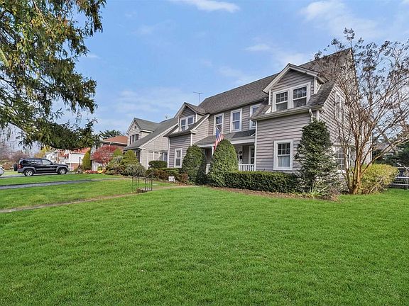 2nd image of 205 Nassau Blvd