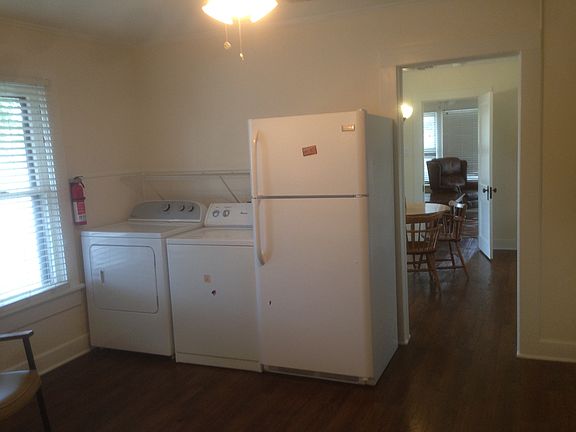 4th image of 104 W Avenue B