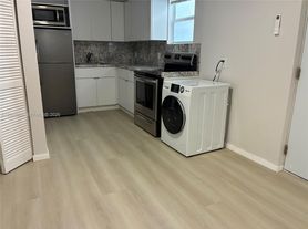 450 NE 62nd St, Miami, FL