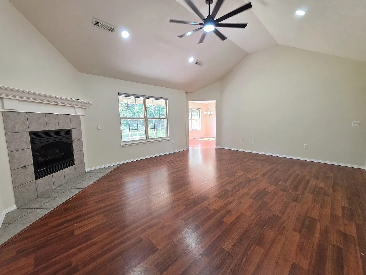 4 bed, 2.0 bath, 1616 sqft, $1,700 — Photo 2