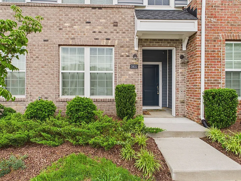 5931 Laurel Bed Ln #B — Photo 2
