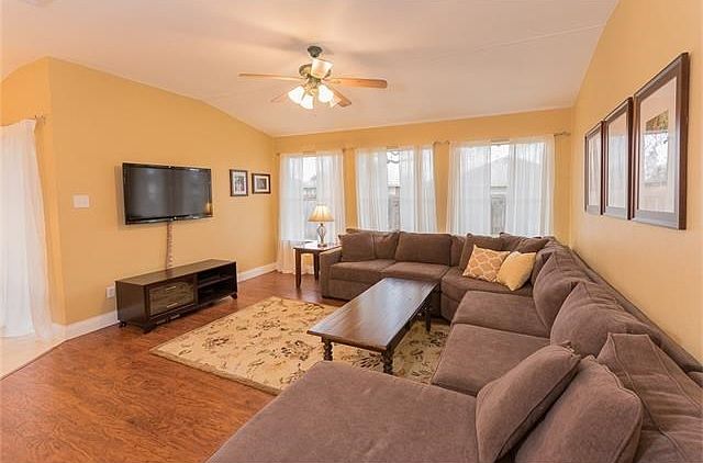 1st image of 211 Masonwood Dr