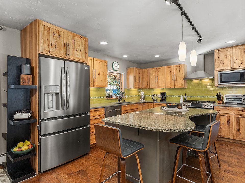 Kitchen Island | Refrigerator