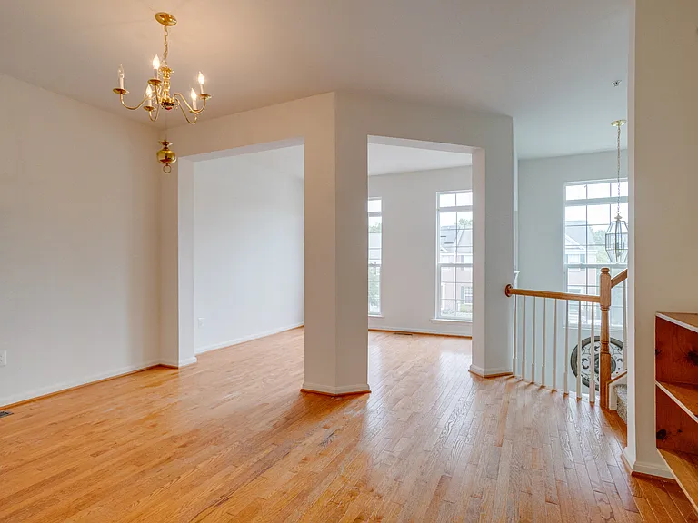 103 Buttonwood Ct — Photo 3