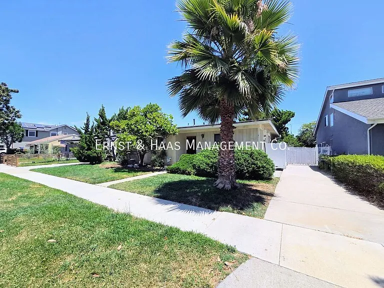 2080 Senasac Ave — Photo 2