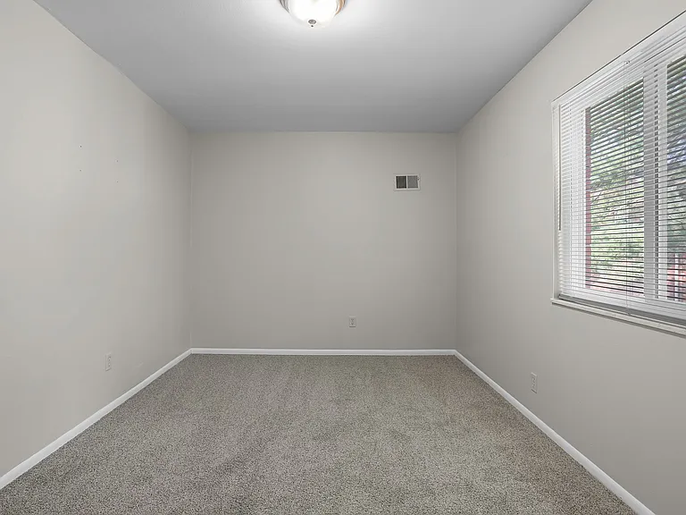 Bermuda Heights Apartments — Photo 21