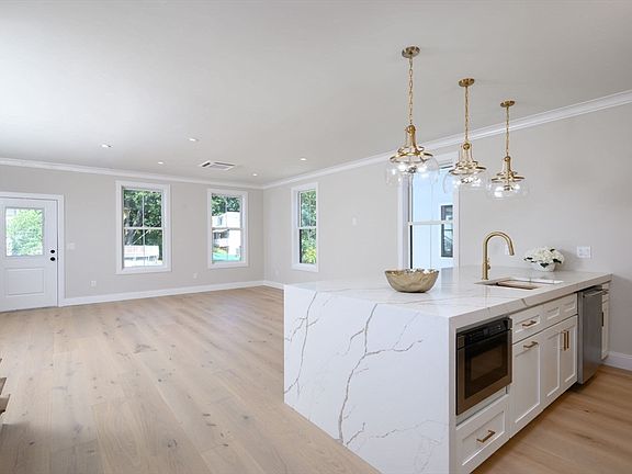 4th image of 43 Chickatawbut St #2