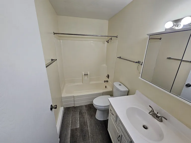 1731 La Crescent St #57 — Photo 16