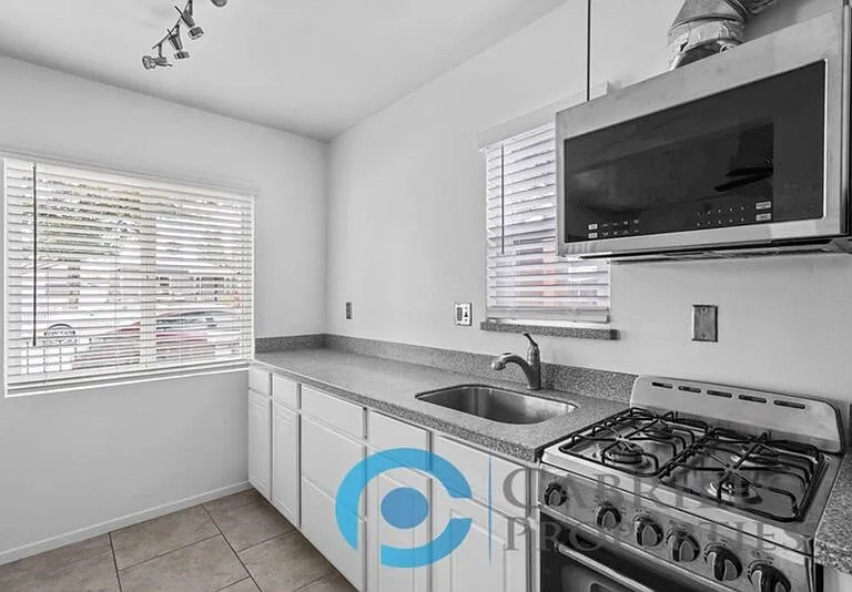 2110 Bacon St #8 — Photo 1