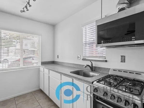 2110 Bacon St #8, San Diego, CA 92107
