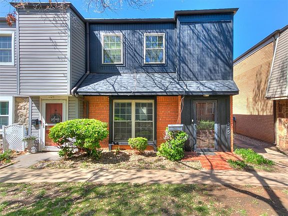 3rd image of 3325 Brookhollow Ct
