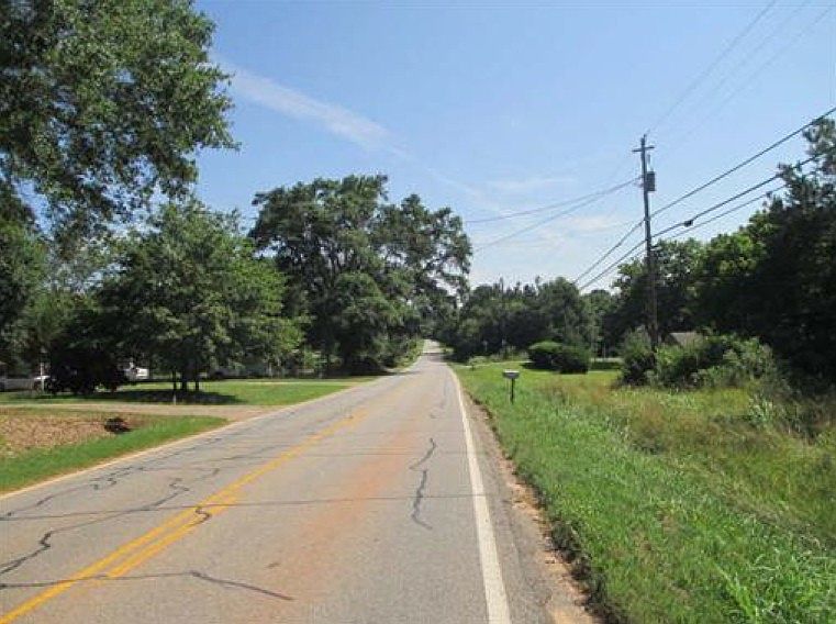 2nd image of 2411 Winterville Rd