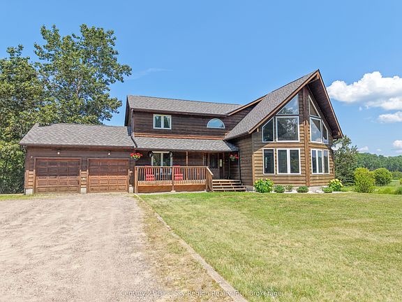 2nd image of 1033 Centennial Cres