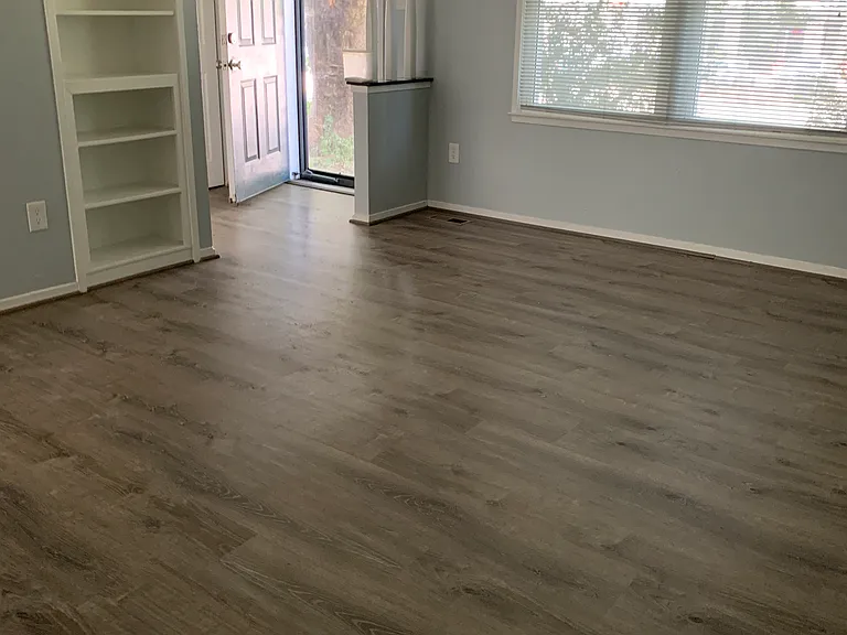 369 W Broad St — Photo 3