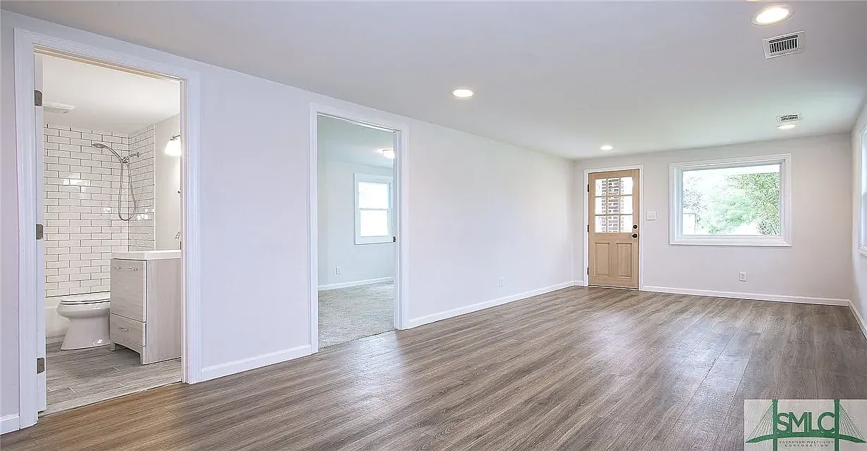 2 bed, 900 sqft, $1,900 — Photo 3